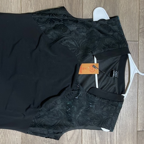 Ithica Dress with turquoise coloring at bottom hem and shoulder area, Size 8 - Picture 2 of 11